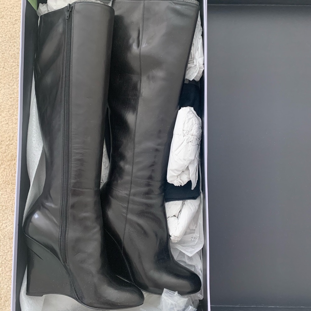 Vera Wang boots